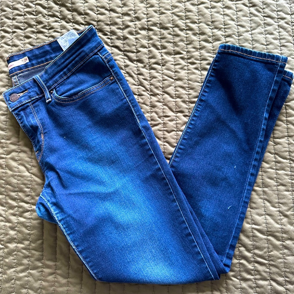 Levi’s 711 skinny medium wash jeans in size 29